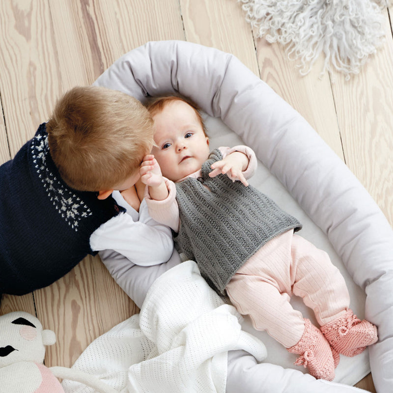 Salteluta cu protectie pentru bebelusi Cuddle Nest Baby BabyDan gri