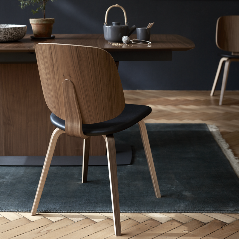 Set de 2 scaune Aarhus, nuc si piele - BoConcept